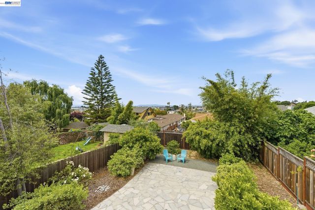 5137 Fairfax Ave, Oakland, CA 94601