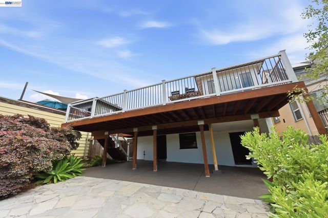5137 Fairfax Ave, Oakland, CA 94601