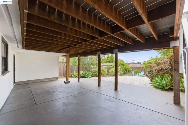 5137 Fairfax Ave, Oakland, CA 94601