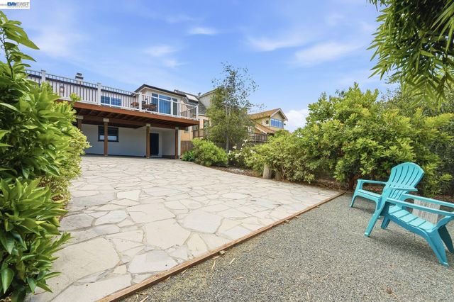 5137 Fairfax Ave, Oakland, CA 94601