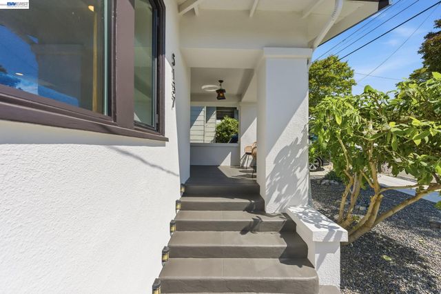 5137 Fairfax Ave, Oakland, CA 94601