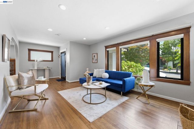 5137 Fairfax Ave, Oakland, CA 94601