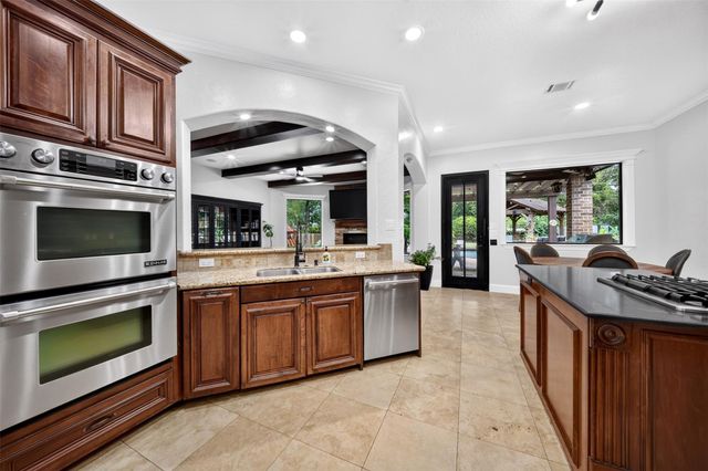 10410 Clubhouse Circle, Magnolia, TX 77354