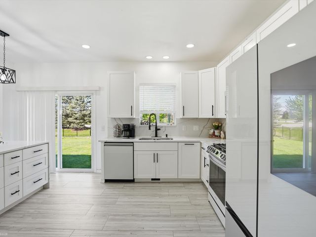 56655 Hastings Drive, Macomb Twp, MI 48042