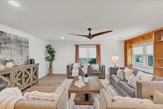 1943 Camelot Drive, Grapevine, TX 76051