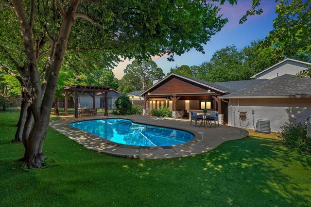 1943 Camelot Drive, Grapevine, TX 76051