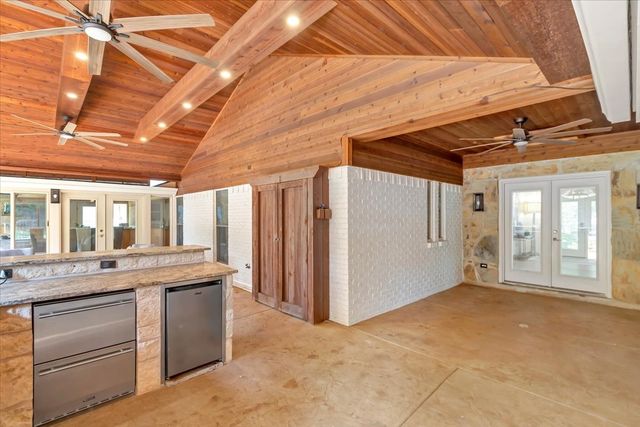 1943 Camelot Drive, Grapevine, TX 76051