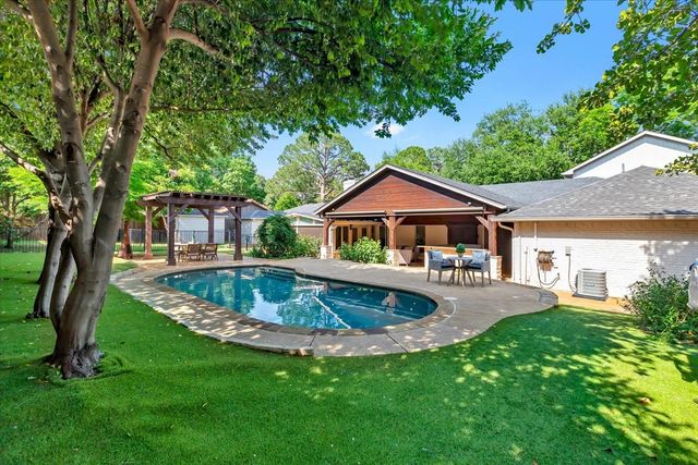 1943 Camelot Drive, Grapevine, TX 76051