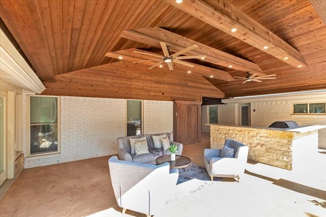 1943 Camelot Drive, Grapevine, TX 76051