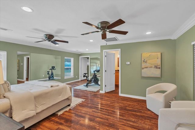 1943 Camelot Drive, Grapevine, TX 76051