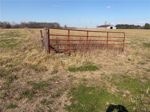 Curtis, Lincoln, AR 72744