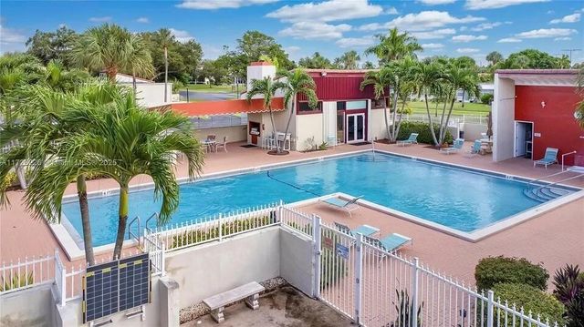 2532 Boundbrook Drive S 104, Palm Springs, FL 33406