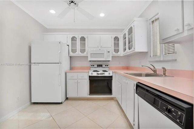2532 Boundbrook Drive S 104, Palm Springs, FL 33406