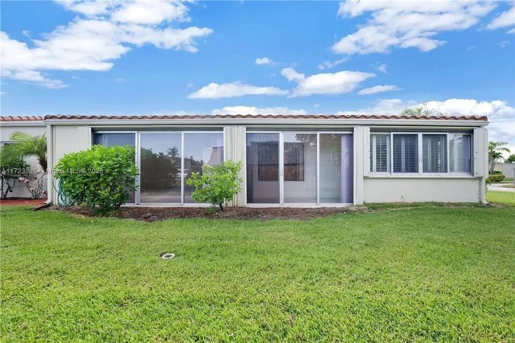 2532 Boundbrook Drive S 104, Palm Springs, FL 33406