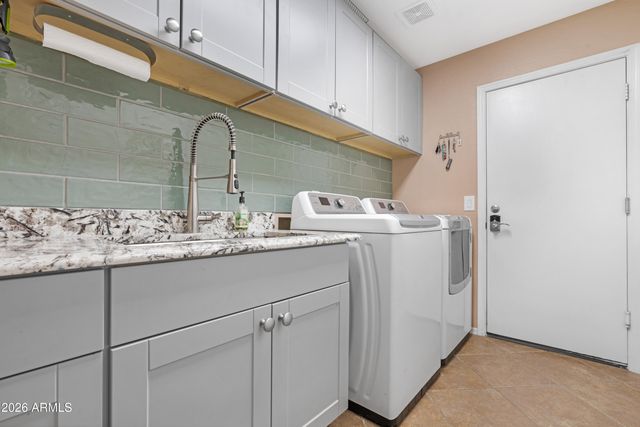 28204 N GRANITE Avenue, San Tan Valley, AZ 85143