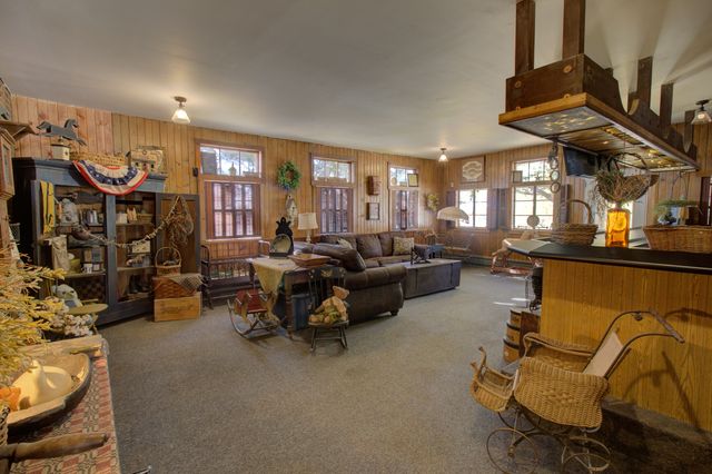 402 W Lincolnway Road, Morrison, IL 61270