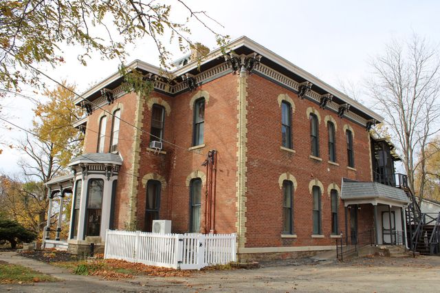 402 W Lincolnway Road, Morrison, IL 61270