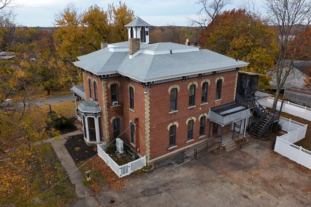 402 W Lincolnway Road, Morrison, IL 61270