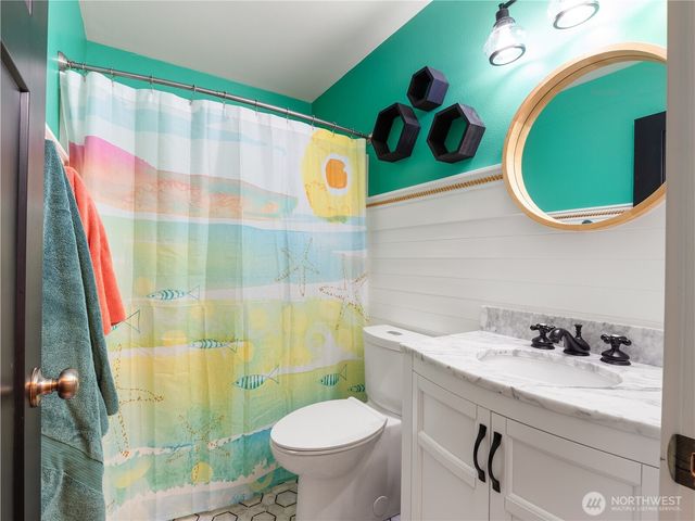 5950 SE Mullenix Road, Port Orchard, WA 98367