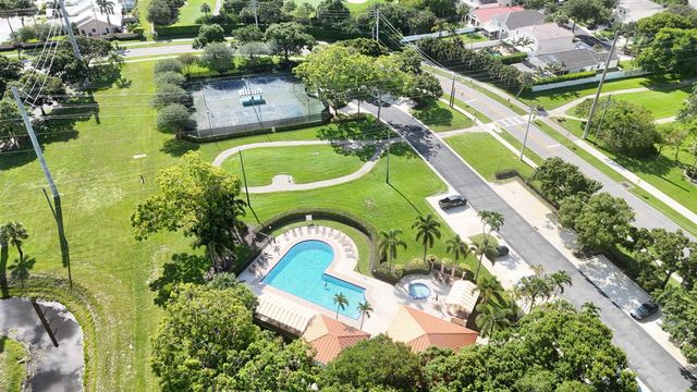 1919 Hartford Court, West Palm Beach, FL 33409