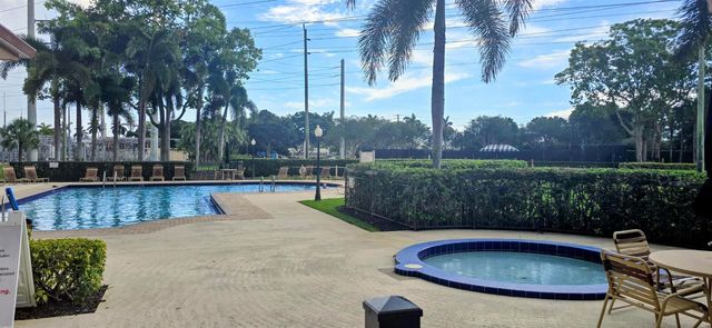 1919 Hartford Court, West Palm Beach, FL 33409