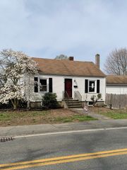 383 Summer St, Brockton, MA 02302