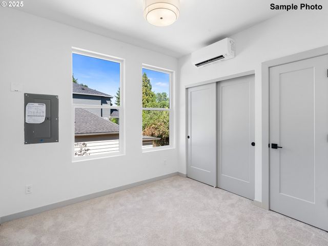 2077 Se Harold St 3, Portland, OR 97202