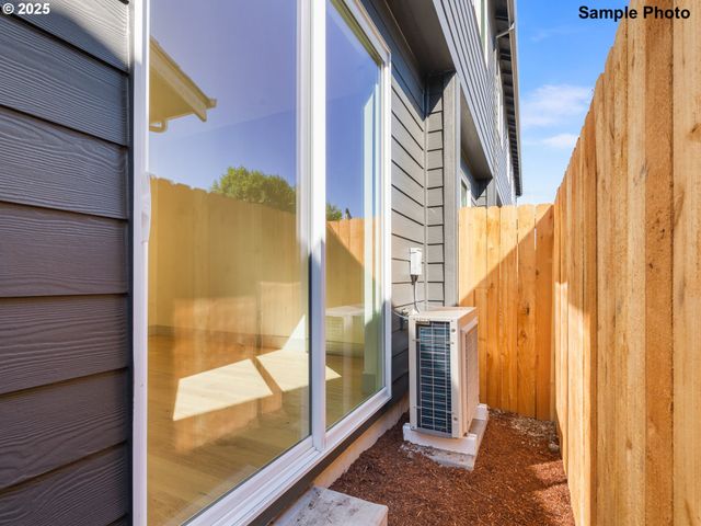 2077 Se Harold St 3, Portland, OR 97202