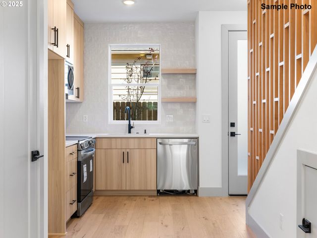2077 Se Harold St 3, Portland, OR 97202