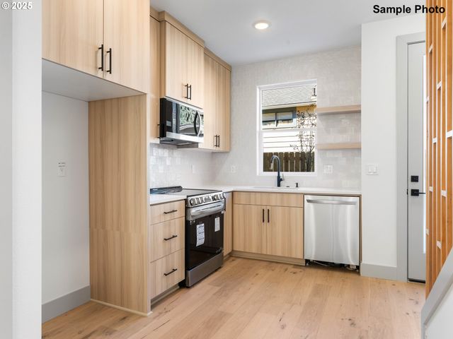 2077 Se Harold St 3, Portland, OR 97202