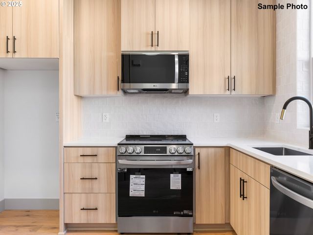 2077 Se Harold St 3, Portland, OR 97202