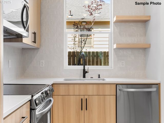 2077 Se Harold St 3, Portland, OR 97202
