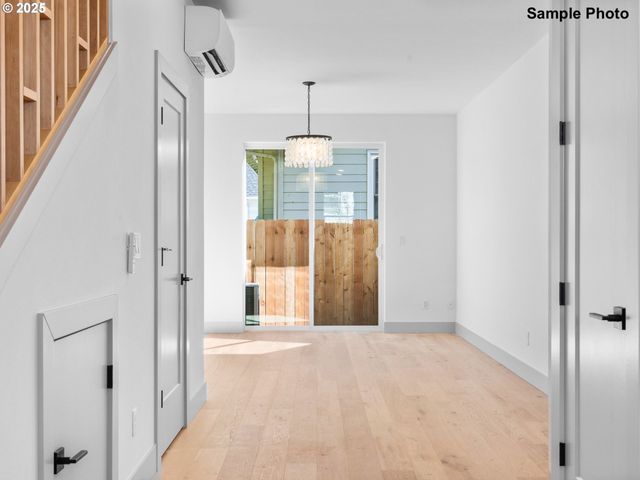 2077 Se Harold St 3, Portland, OR 97202