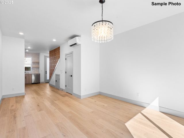 2077 Se Harold St 3, Portland, OR 97202