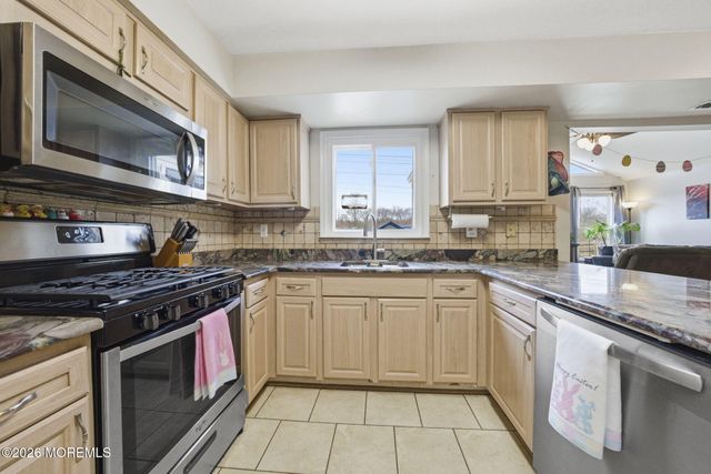 43 Concord Circle, Howell, NJ 07731