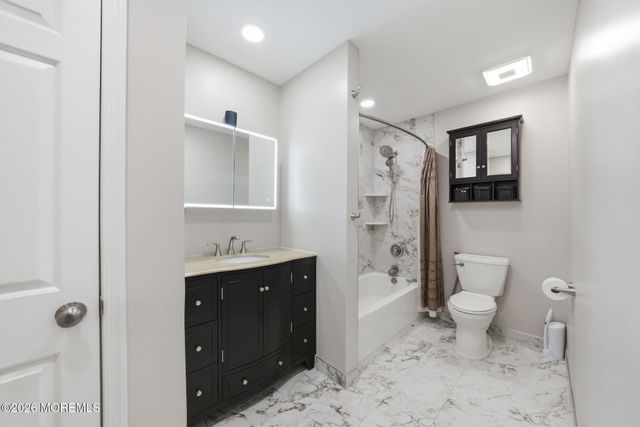 43 Concord Circle, Howell, NJ 07731