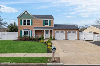 43 Concord Circle, Howell, NJ 07731