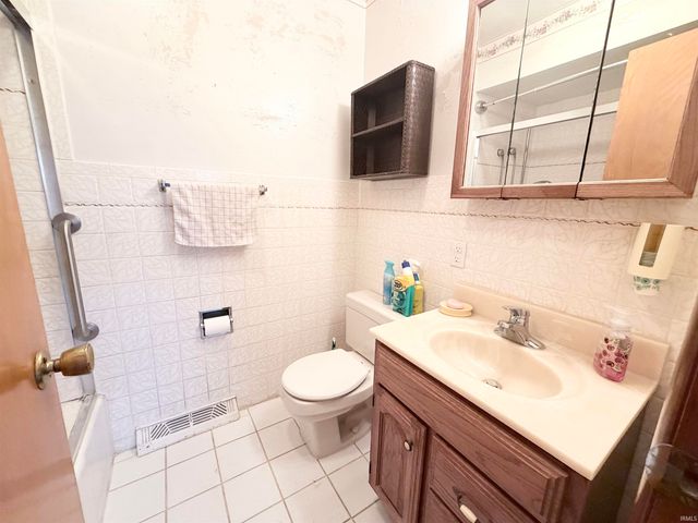 57292 Poppy Road, South Bend, IN 46619