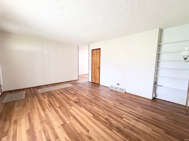 57292 Poppy Road, South Bend, IN 46619