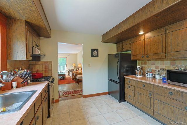 3253 State Route 52, Pine Bush, NY 12566