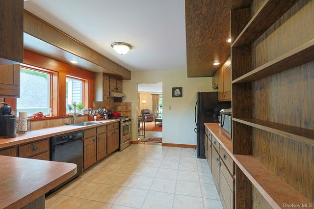 3253 State Route 52, Pine Bush, NY 12566