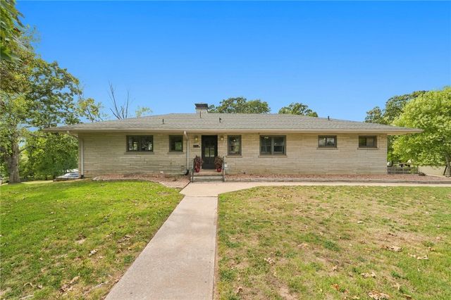 220 N Summit Street, Prairie Grove, AR 72753