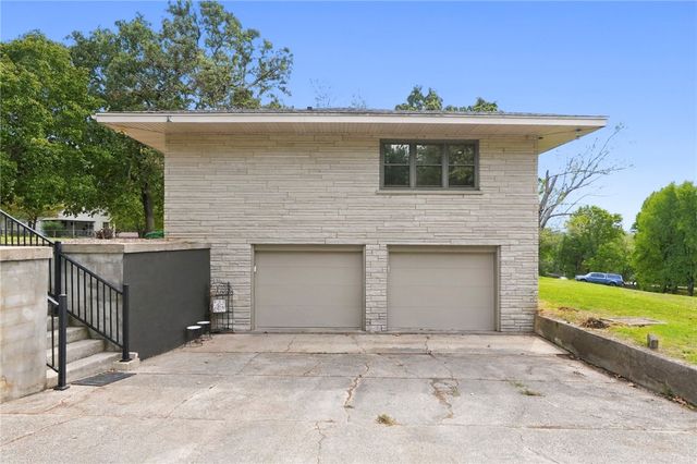 220 N Summit Street, Prairie Grove, AR 72753
