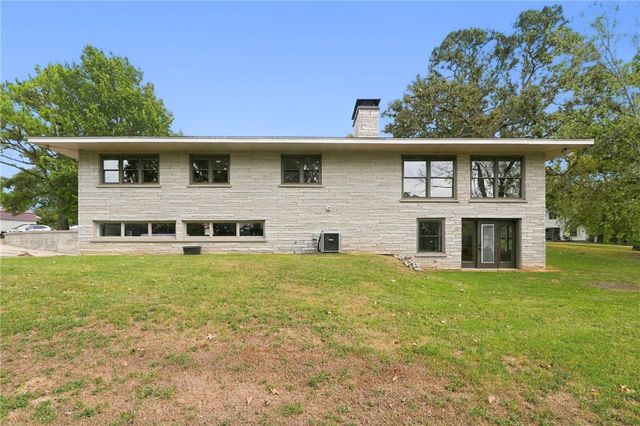 220 N Summit Street, Prairie Grove, AR 72753