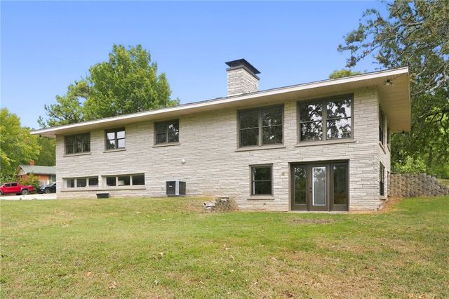 220 N Summit Street, Prairie Grove, AR 72753