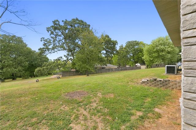 220 N Summit Street, Prairie Grove, AR 72753