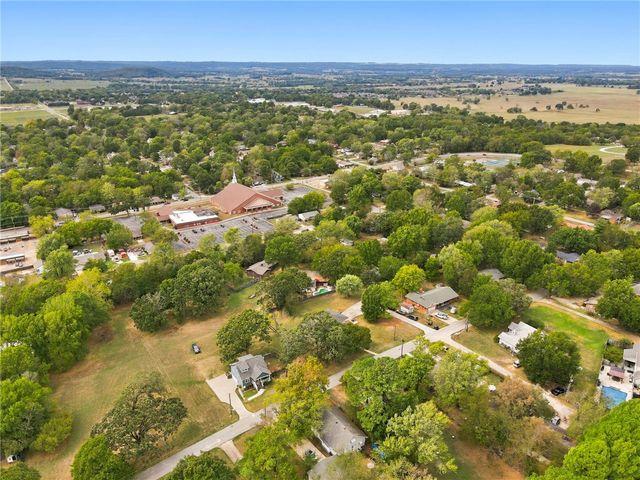 220 N Summit Street, Prairie Grove, AR 72753