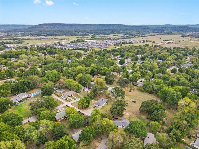 220 N Summit Street, Prairie Grove, AR 72753