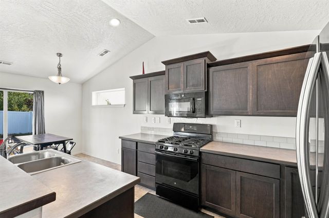 8531 W Pirates Ct, Spokane, WA 99224