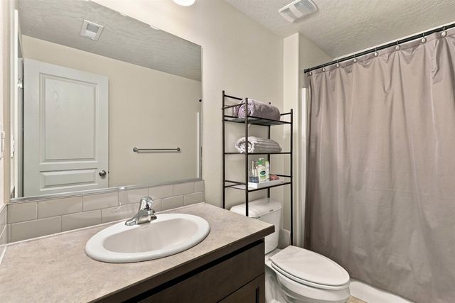 8531 W Pirates Ct, Spokane, WA 99224